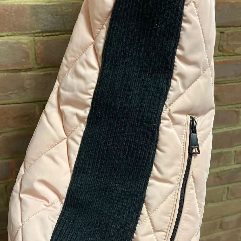 Calvin Klein Blush Puffer Vest Size Medium - Picture 5 of 7